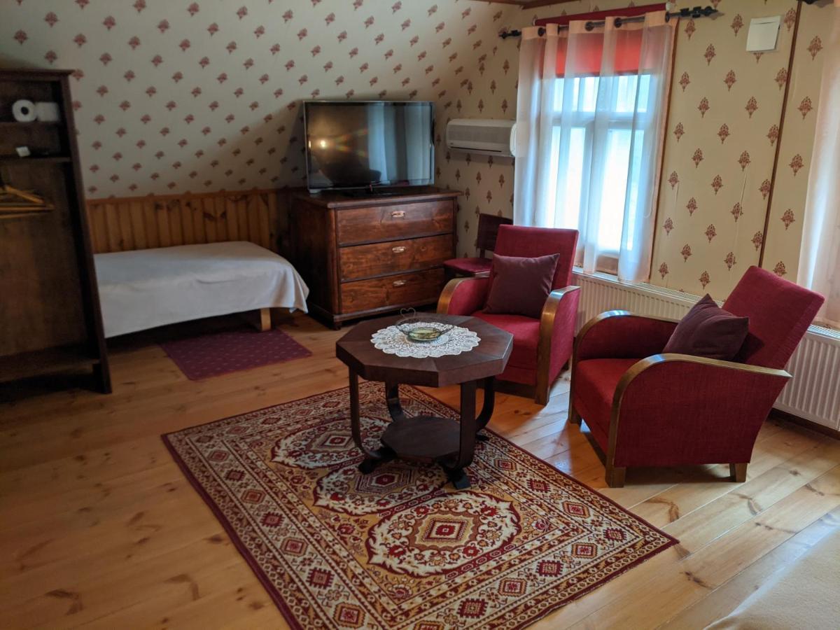 Avinurme Hostel Buitenkant foto